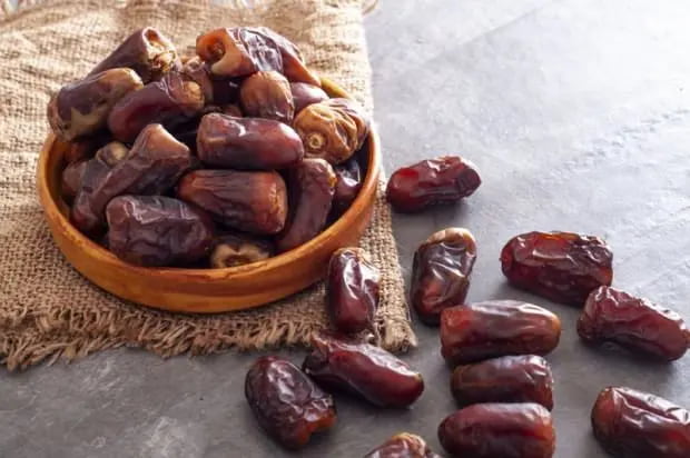 تصویر 3 از خرما پیارم هرمزگان با پوست نازک و گوشت فراوان